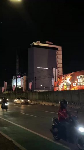 At EDSA Guadalupe. Gluta-C | Kim Chiu