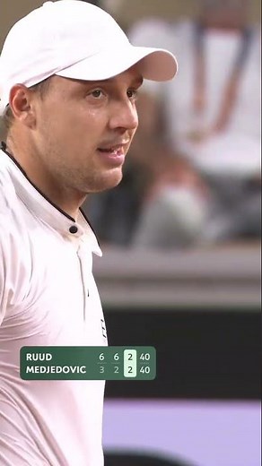 Not your typical drop shot return but WOW CASPER 🤯 #RolandGarros #Short