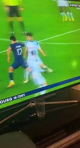 7.2M views · 61K reactions | E esse elástico seguido de uma caneta absurda, que leva o adversário bater os joelhos ? Lance do jogo de ontem contra o Strasbourg. Neymar Jr. é genial !! . What about that absurd tunnel, which makes the opponent knock his knees? This move happened in yesterday's game against Strasbourg. Neymar Jr. is genius!! #neymar #neymarjr #psg #parissaintgermain | Neymar Jr Site | Facebook