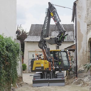 223K views · 4.8K reactions | Wheeled excavators have been working jobsites in Europe and Asia for decades and are now catching on in North America. Check out these 5️⃣ reasons you should consider these super-versatile machines! https://bit.ly/482UVxd | Volvo Construction Equipment North America | Facebook