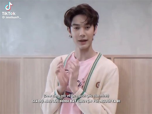 sebenernya waktu dia deskripsiin tipe nya seumuran, wisuda bareng, dll itu bisa aja KEBETULAN pas sama si adek gak sih, guys 🙂‍↔️🙂‍↔️TAPI kalau tipe nya orang yg jawab “huh” kalau di ajak ngobrol 🤨🤨 KOK SPESIFIK BGT 🤨🤨 tapi mungkin kebetulan juga sih hehe …