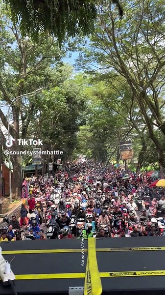KEBERSAMAAN AREMANIA BERSAMA ABAH DARMAJI OWNER BP AUDIO @BP Audio Official @BINTANG PERKASA LOGISTIC #bpaudio #carretaindonesia #bintangperkasalogistick #soundsystembattle #bintangperkasaaudio #aremania