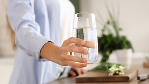 Forget the 2 litre water rule – here's the real amount of water you should be drinking, according to one expert - Netmums