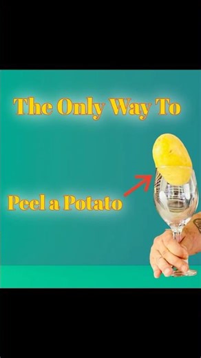 The best way to peel potatoes ! #peel #potato #hack