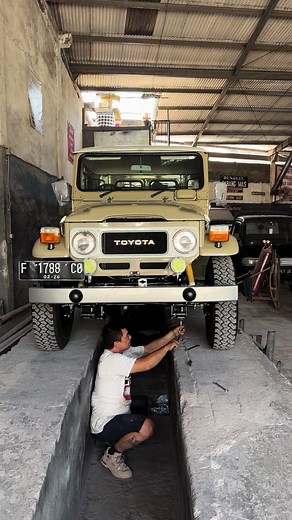 Undercarriage FJ40 1980 #toyota #fj40 #hardtop #landcruiser #hardtopindonesia #landcruiserindonesia #fj40landcruiser #landcruiser40series #beranda #berandariktok #sorotan #pengikut #viraltikok #fy #fyp #fypviralシ