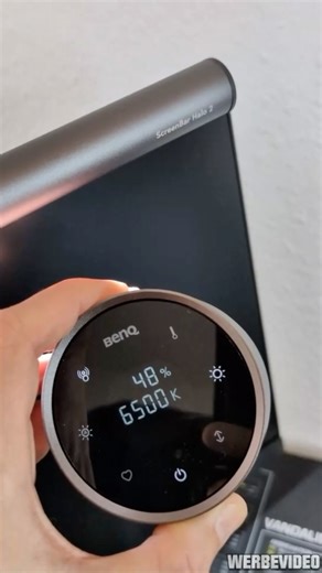 So ein cleanes Setup! 🤩 BenQ ScreenBar Halo 2 Best Monitor Lamp 2025 Hier findest du das BenQ ScreenBar Halo 2: ✅ https://benqurl.biz/4doILTy ...hier läuft gerade noch ein Gewinnspiel bei dem ihr es gewinnen könnt: ✅ https://www.benq.eu/de-de/campaign/elevate-with-halo.html #short #benq #elevatewithhalo #benqlighting #benqdeutschland | GucksTV