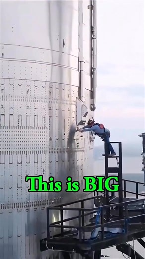 🚀 This Starship video is everywhere — and it’s real. Standing at nearly 120 meters (394 feet) tall, SpaceX’s Starship is officially the largest and most powerful rocket ever built. The person seen beside it is not an AI illusion or visual trick — they are there purely to show scale. Captured at SpaceX’s Starbase in Texas, the footage shows the full Starship and Super Heavy stack using wide-angle lenses that emphasize just how massive the structure is. The result is a visual so extreme it appear