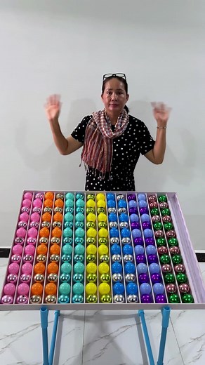 Easy game sorting colorball puzzle