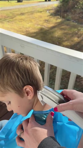 Effortless Baby Haircuts with Vacuum Clipper