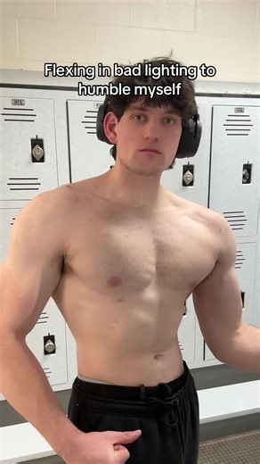 Humble Flexing: Mastering Gym Lighting