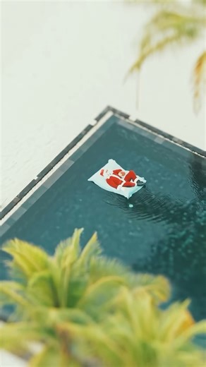 Kuredhivaru Resort and Spa on Instagram: "Santa found his holiday rhythm at Kuredhivaru! Bright island days, vibrant flavours, crafted tropical drinks and lively evenings that carry the spirit of the season from day to night. This is how festive feels on the island. #KuredhivaruResortandSpa #MaldivesRetreat #DreamDestination #OceanEscape #KuredhivaruIsland"