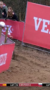 Troisième course et troisième succès de l'hiver pour Mathieu Van der Poel, indomptable dans le sable de Coyxde | L'EQUIPE