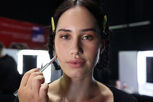 Pestañas postizas: cómo colocarlas según los expertos