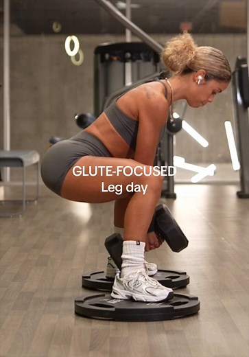 Glute-focused leg day to start the week strong 🔥 👉🏽 I absolutely love this workout! What about you? - If glute growth is your goal, check out my 6-week glute program available on my app. 7-day free trial. Link in bio to join. Workout breakdown 1. Elevated Sumo Squat. 4x10 2. Toe-Elevated RDL: 4x10 3. Elevated Reverse Lunge: 3x10 4. Superset: • Single-Leg Hip Thrust: 8-10 reps each leg • Hip Thrust: 10 reps (hold last rep) Finisher (2-3 rounds) a) 45° Banded Kickback b) Lateral Band Steps: 20
