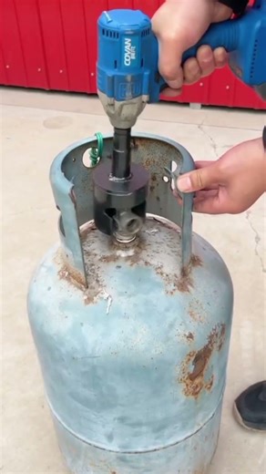 Effortless way to remove gas tank valves quickly