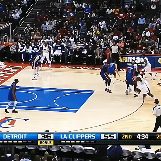 DeAndre Jordan DUNK fron Chris Paul Over Brandon Knight💪💪💪 #NBA #highlight #dunk #clippers #detroit