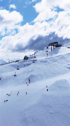 Get ready for Queenstown's Biggest Winter Week! Snow Machine Festival is the ultimate ski trip music festival combo. ✨ 5 epic days of skiing & snowboarding ✨ On-mountain Après parties ✨ Side raves across mountains and town ✨ 30 artists across the ski fields and town Round up your crew - this isn't just a snow holiday! Who's in? | Snow Machine