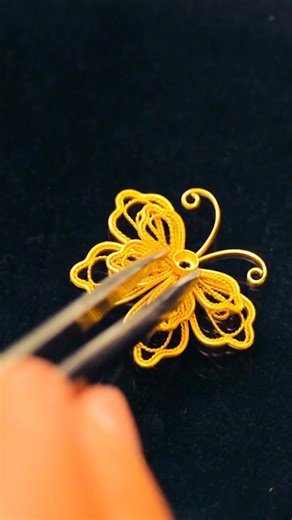 Sketch Daily Dose on Instagram: "Mengjin Garden Craft–Heritage Gold is an artisan brand dedicated to preserving traditional Chinese gold craftsmanship. Using age-old techniques such as hand hammering, engraving, and filigree, they shape pure gold into intricate designs inspired by Chinese culture — including dragons, phoenixes, peonies, and symbols of good fortune. Every piece is crafted, refined, and polished entirely by hand, maintaining a level of warmth and character that machinery cannot re