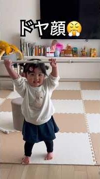 2歳の喜びを爆発させる姿が愛おしい/I find her expression of accomplishment after finishing the cleaning endearing.