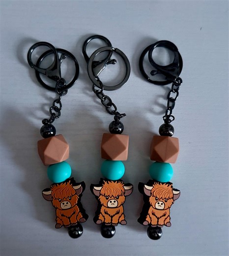 Highland Cow Beaded Keychain | Farmhouse Charm Accessory - Etsy