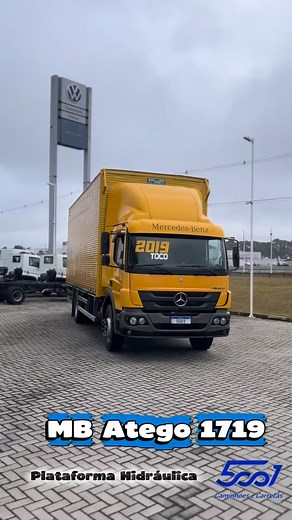 MB Atego 1719 ano 2019/19 Mercedes Benz - Caminhão toco - 4x2 Motor 4 cilindros eletrônico - Euro 5 Câmbio manual 6v reduzidas Freios e embreagem a ar Direção hidráulica - Turbo intercooler Baú marca Furgo Sul Assoalho chapa xadrez Plataforma hidráulica Dhollandia alumínio 1.500 Kg Entre eixos 4.80 metros Melhor lotação da categoria Pneus 295/80 na dianteira pneus 275/80 recapados na tração Chave Reserva acesse: www.5001caminhoes.com.br Unidade Sao Jose Dos Pinhais -PR Giovane 41-99902-9364 Jean