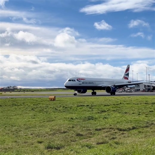 A special sight! ✈️❤️ Nothing beats a bit of sunshine and watching a British Airways aircraft soar into the sky ☀️ Fly to London Heathrow all year round and enjoy seamless connections to amazing destinations across the world 🌍 | Newcastle International Airport