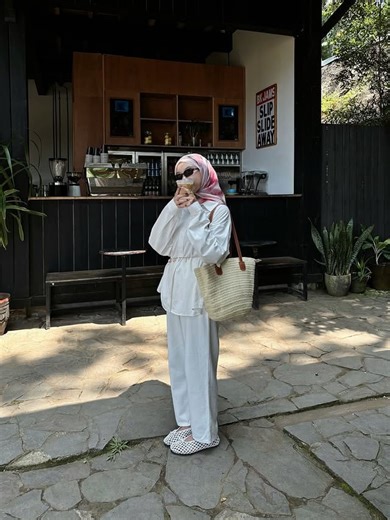 Ide outfit buat hangout🤍🤍 #fyp #reels #ootd #potdhijab #ootdstyle #ootdfashion #ootdinspo | 𝐎𝐨𝐭𝐝 𝐡𝐢𝐣𝐚𝐛 𝐬𝐭𝐲𝐥𝐞