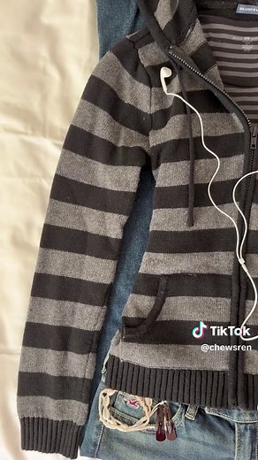 Trendy Downtown Girl Outfit Ideas Inspired by Stripes