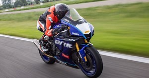 MO Tested: Alpinestars Supertech R10 Helmet Review