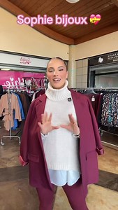 Se hai difficoltà ad acquistare puoi scrivere a una delle nostre personal tramite sito www.sophiebijoux.it e ti aiuteranno nell’acquisto 💝 #moda #outfit #abbigliamentodonna #curvyitalia #perteeee | Sophie Bijoux abbigliamento donna