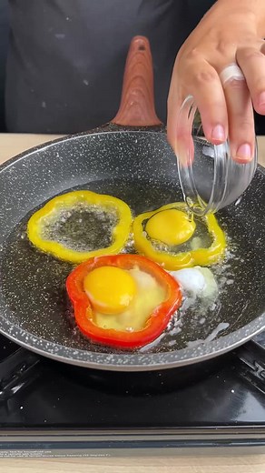 110K views · 409 reactions | Œufs aux poivrons délicieux ! | Super Recettes | Facebook