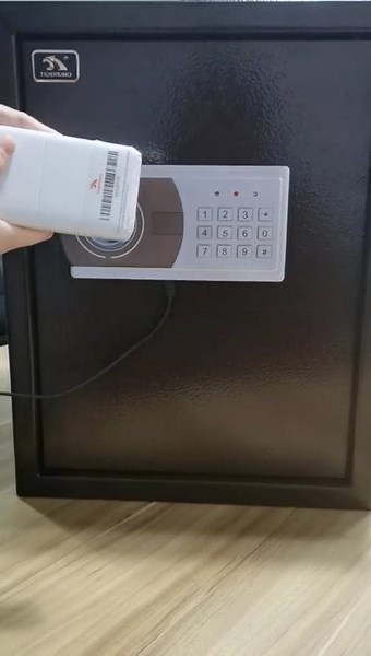 First opening master key+code to open the safe(with the Back-Up power)