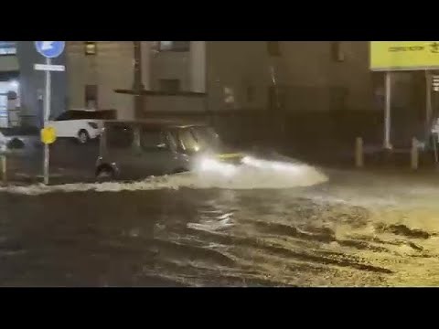 「川のように流れていますが、ここは道路」北海道南部で記録的な大雨 函館市内で冠水や浸水被害相次ぐ (22/08/09 10:10)