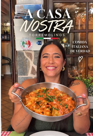 POV: descubres una pizzería en Torremolinos donde la cocinera es italiana 🇮🇹🤌🏼 Y entonces pruebas los raviolis de salmón… 🥹🍝 Pero llega el tiramisú de pistacho y entiendes que el problema va a ser querer volver cada semana 😂💚 📍 A Casa Nostra, Torremolinos Tú qué pedirías primero: raviolis o tiramisú? *invitacion #Málaga #Torremolinos #MálagaFoodie #ComidaItaliana #ItalianFood