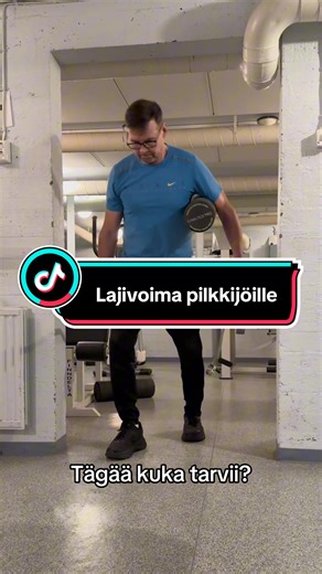 Pilkkijät uhmaavat fysiikan lajeja ja menevät kalalle heti ensi pakkasten tultua. on monenlaisia, mutta näillä pro tason tipseillä varmistat maitopottujen syönnin loppumisen ja pääset kalasopan keittohommiin #lajivoimaguru #lajivoimatreeni #lajivoima #huumori #pilkkiminen