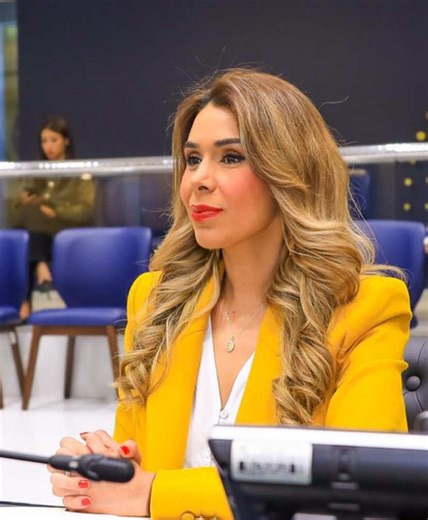 Voté a favor porque la gente necesita alivio hoy. Pero que quede claro, una quincena extra no es salario, un parche no es política económica, y un pago ocasional no arregla un país. El alivio no sustituye la discusión pendiente, salarios dignos, empleo estable y una economía que funcione todo el año. En este país solo el 30% de la economía es formal y de salario menor a mil quinientos solo es menos del 20 por ciento de los trabajadores a nivel nacional, es decir el 70 por ciento de salvadoreños 