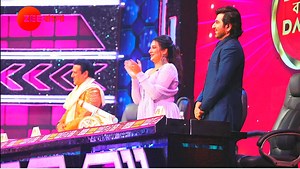 Behold! Another behind the scenes exclusive of '#DanceBanglaDance Season 11' for you to binge on! Shooting'এর কিছু মুহূর্ত #DBD11 দেখুন আজ @ 9:30 PM #ZeeBangla #BehindTheScenes | Zee Bangla