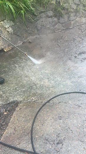 Good old pressure wash on a driveway to remove mud and dirt build up. #pressurewash #linkdservices #satisfying #fyp #transformation #trending #viral #fyppppppppppppppppppppppp