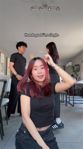Thank God I'm Single lyrics translation and meaning