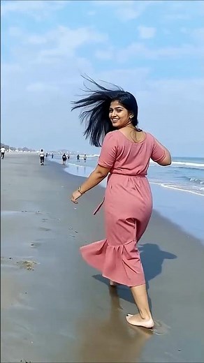 Beach Girls Walking on a Sunny Day ☀️ | Chill Vibes #Shorts #BeachGirls