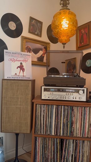 Another classic produced by legendary Stevie Wonder. The Woman in Red: Original Motion Picture Soundtrack is the second soundtrack album released by American musician Stevie Wonder on the Motown label. Also featuring Dionne Warwick, the album was released in 1984 . . . . . . . #theladyinred #steviewonder #80smusic #legend #vinyl #vinylrecords #vinylrecordscollection #thevinylloungemtl #vinylcommunity #vintageaudio #vintageaudiolove #vintageaudiogear #vintageaudiocollection #dynacoa30 #pioneerpl1