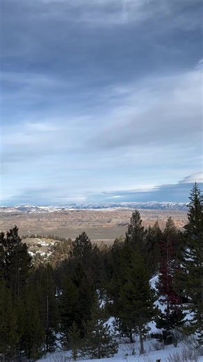 If seeing this view doesn't make you think of a day in the mountains, we don't know what will 🏔️ ❄️ VC: @michiganmountainmaniacs Cobra Concepts Pullcord is the world's only recoil rope guaranteed for life💪 Made in the USA and used by sledders all over the world! The Best Won't Break https://getcobraconcepts.com #cobraconcepts #cobracord #snowmobile #snowmobiles #polaris #skidoo #arcticcat