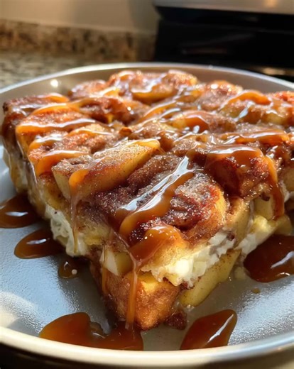 Sweet, gooey, and packed with cozy flavor—this Apple Cinnamon Roll Lasagna layers soft cinnamon rolls, tender apples, and rich icing. A fun and indulgent dessert that tastes like fall in every bite. .............. Full Recipe in Coʍmеոτ 💬 | Tasty Table Time