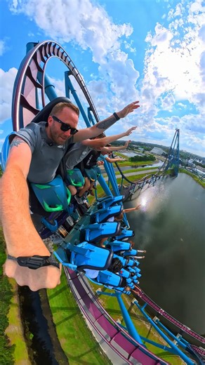 22K views · 299 reactions | Mako - SeaWorld Orlando 麗 Such an amazing coaster packed with airtime! My 3rd favourite coaster i did in Florida 朗 #fblifestyle. #orlando #florida #seaworld #rollercoaster #pov #insta360 #christmas | Themepark_madness | Facebook