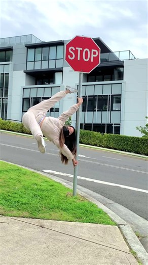 Pole Dance Techniques for Street Performance
