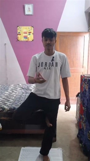 1 Pair Balance Challenge – Dekho Kitna Time Tik Paaya!”#1LegChallenge #BalanceChallenge #Fitness