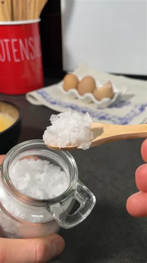 Odd Kitchen on Instagram: "I’m trying to make a Japanese omelet."