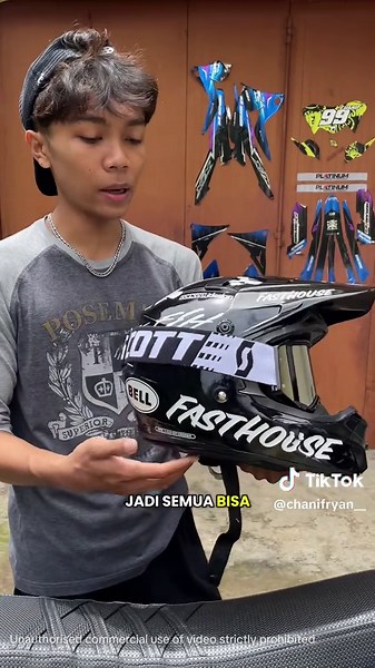 Rekomendasi Helm Ganteng dan Murah untuk Supermoto