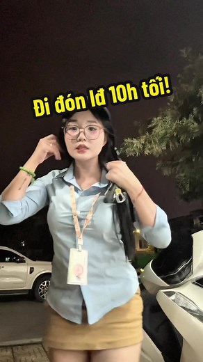 Đi đón khối nghỉ hè lúc 10h tối — Thạch Nhung mặc bộ pinky