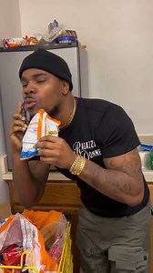 How people used flip phones back in the day. 😂😂😂😂 | Laughify